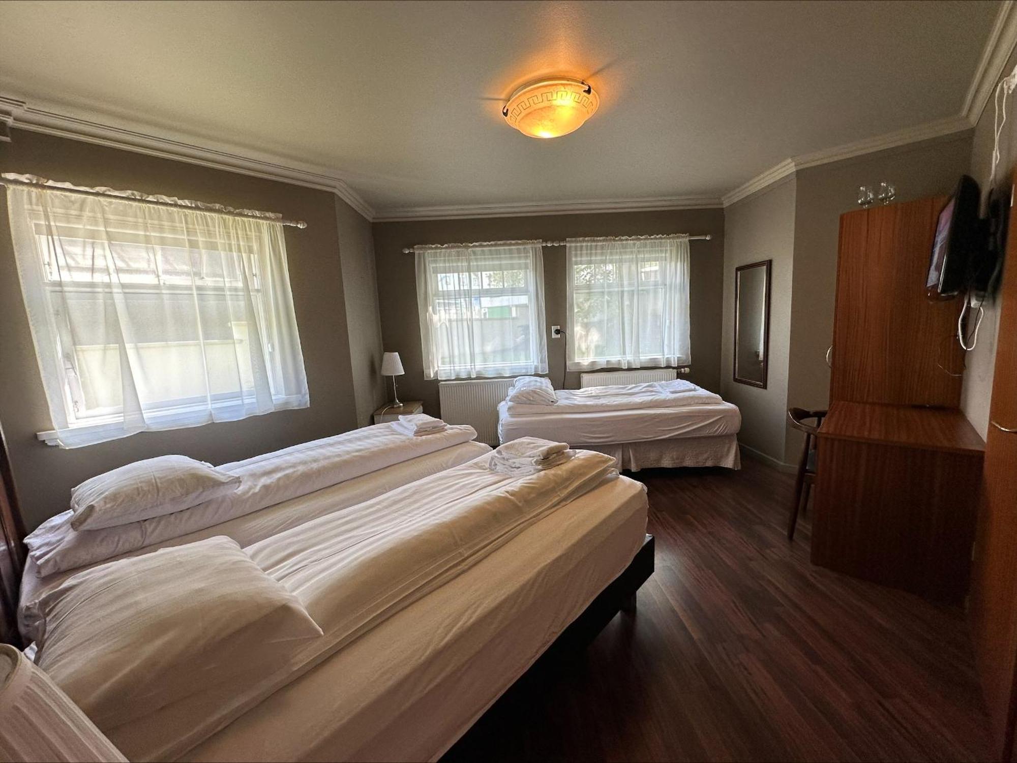 Bg4 Guesthouse อาคูเรย์รี ภายนอก รูปภาพ