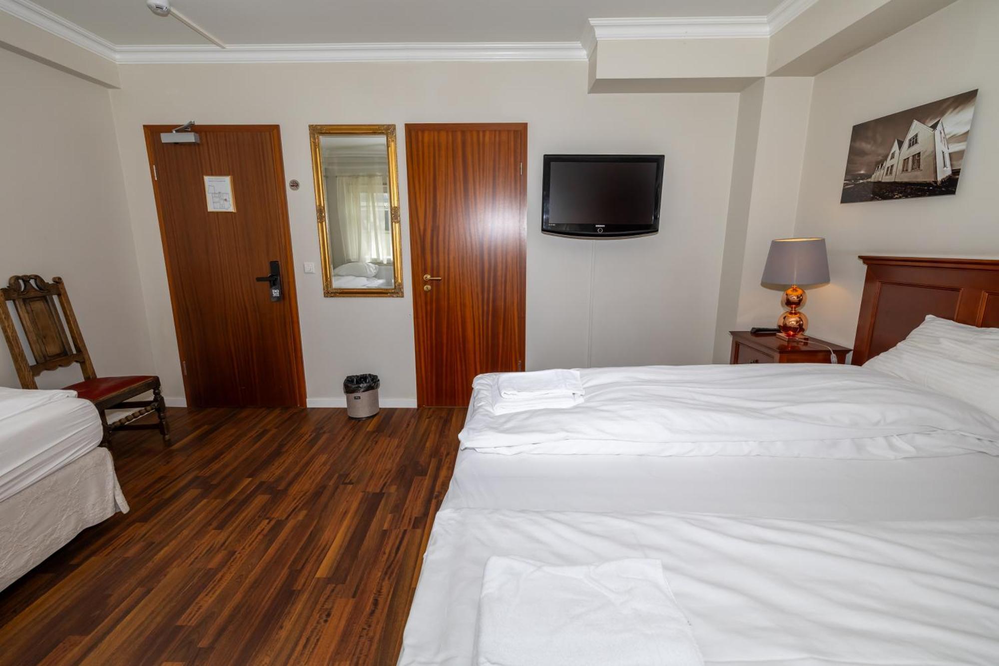 Bg4 Guesthouse อาคูเรย์รี ภายนอก รูปภาพ