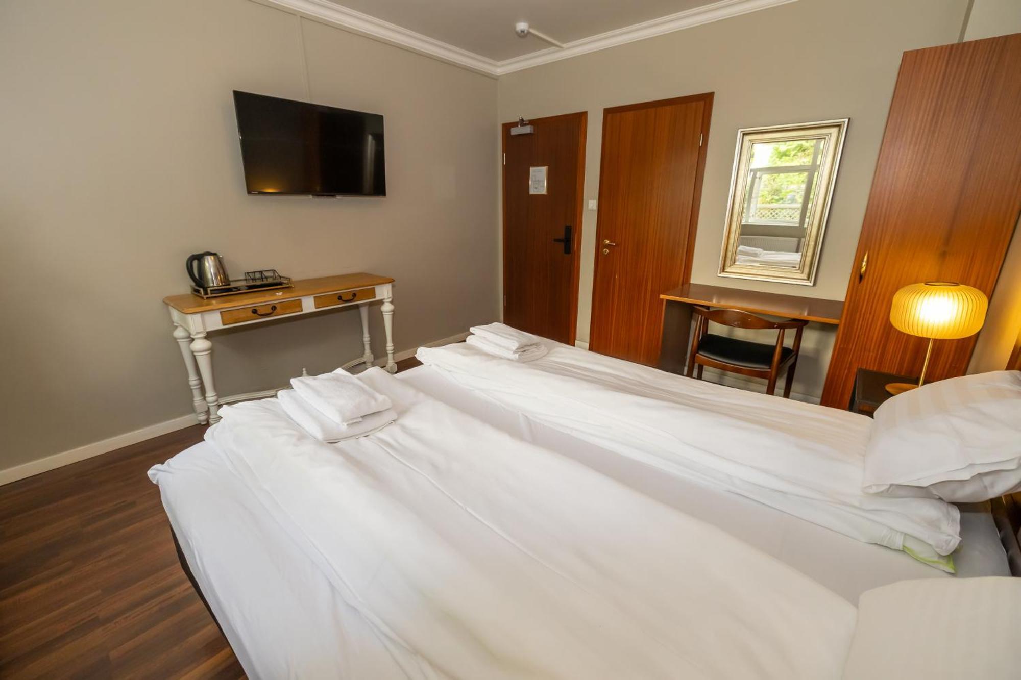 Bg4 Guesthouse อาคูเรย์รี ภายนอก รูปภาพ